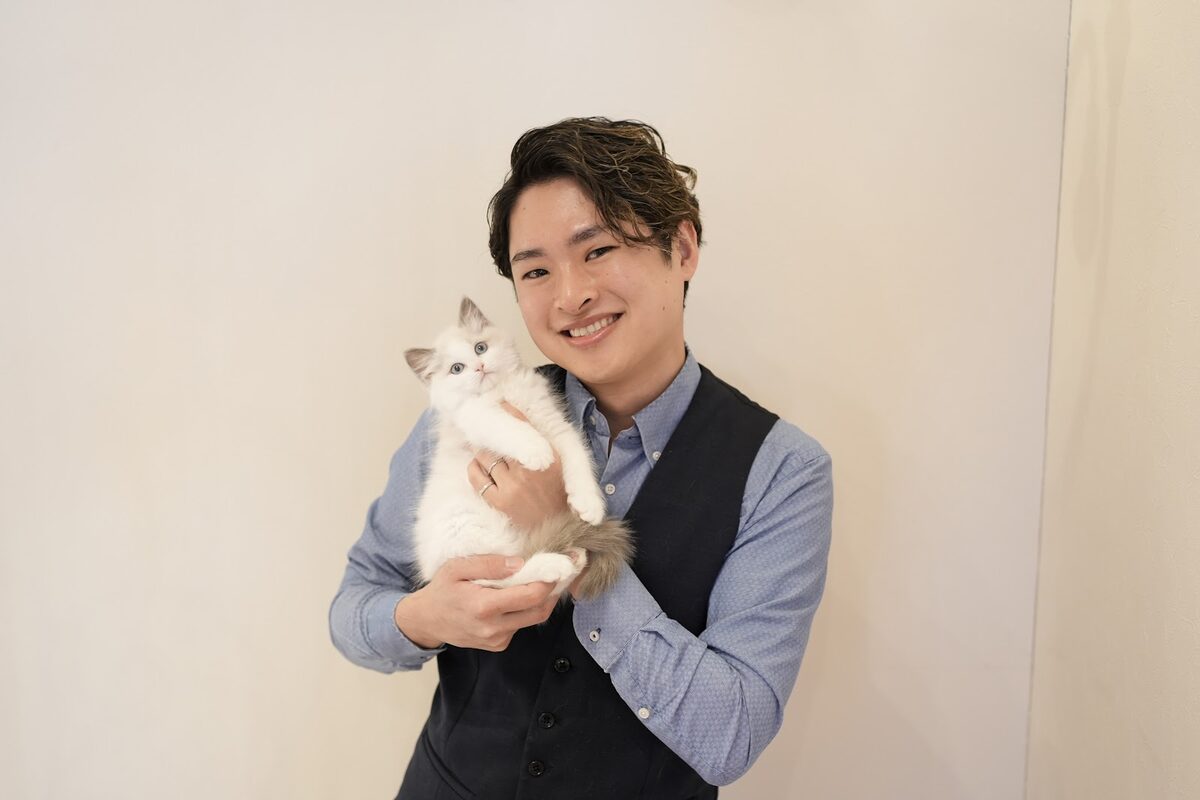 ビークラブ猫店 スタッフと猫